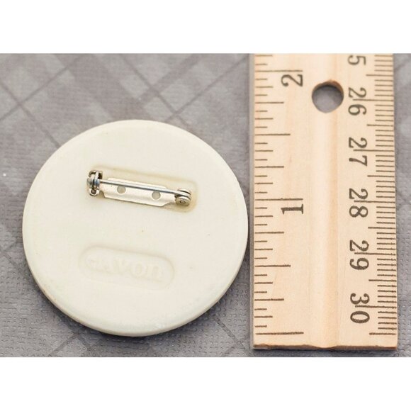 Vintage Mid Century White Ceramic Brooch by Avon G8 - Picture 2 of 2